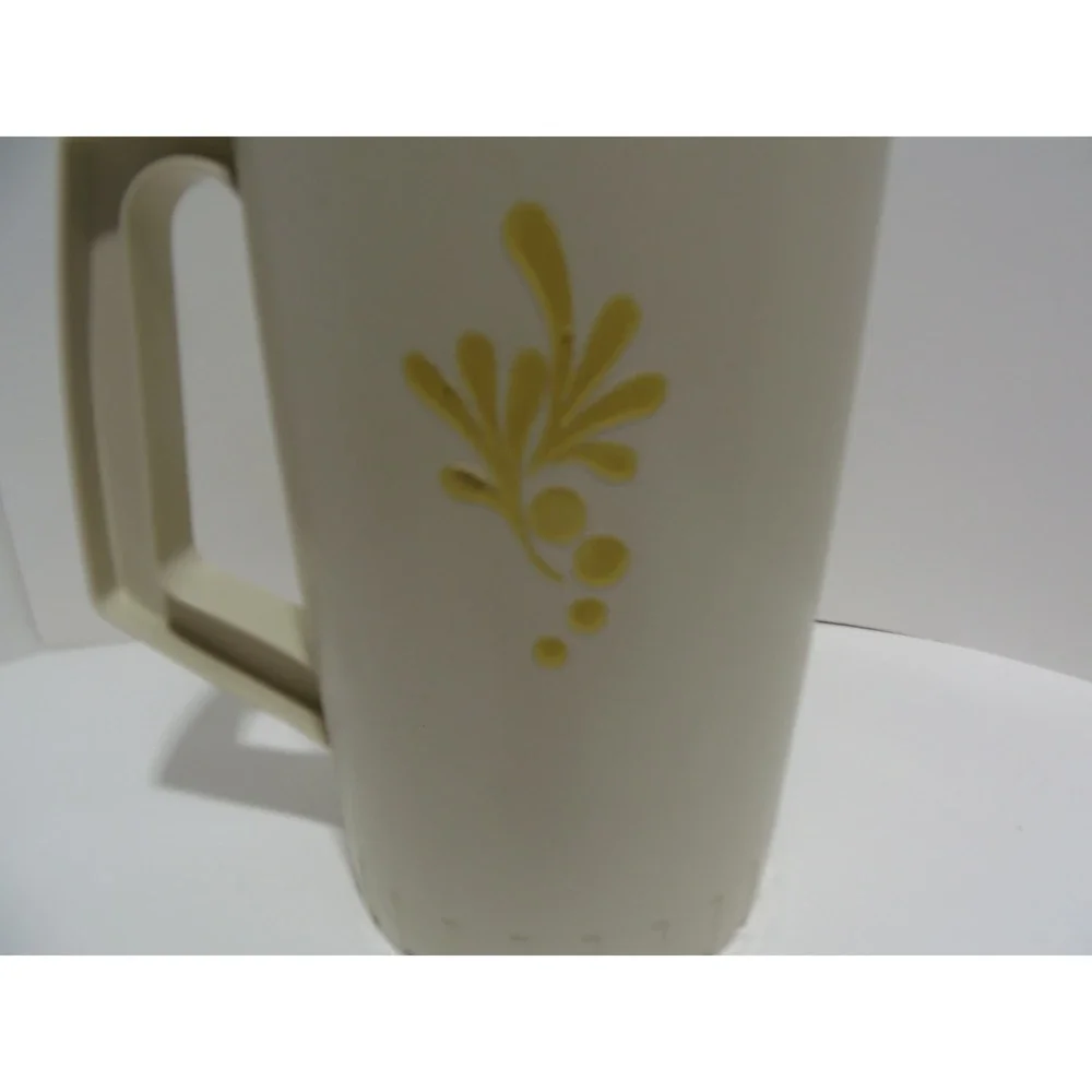 Tupperware Pitcher 1 QT‎ Cream Harvest Gold Push Button Lid Vintage 70s
